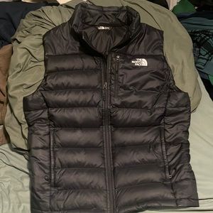 Awesome and warm, North face 550 puffer vest! ❄️